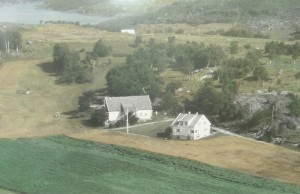 DSC05269 Gardshus og løa ca. 1960